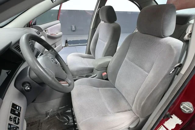 Used 2005 Red Toyota LE image 21