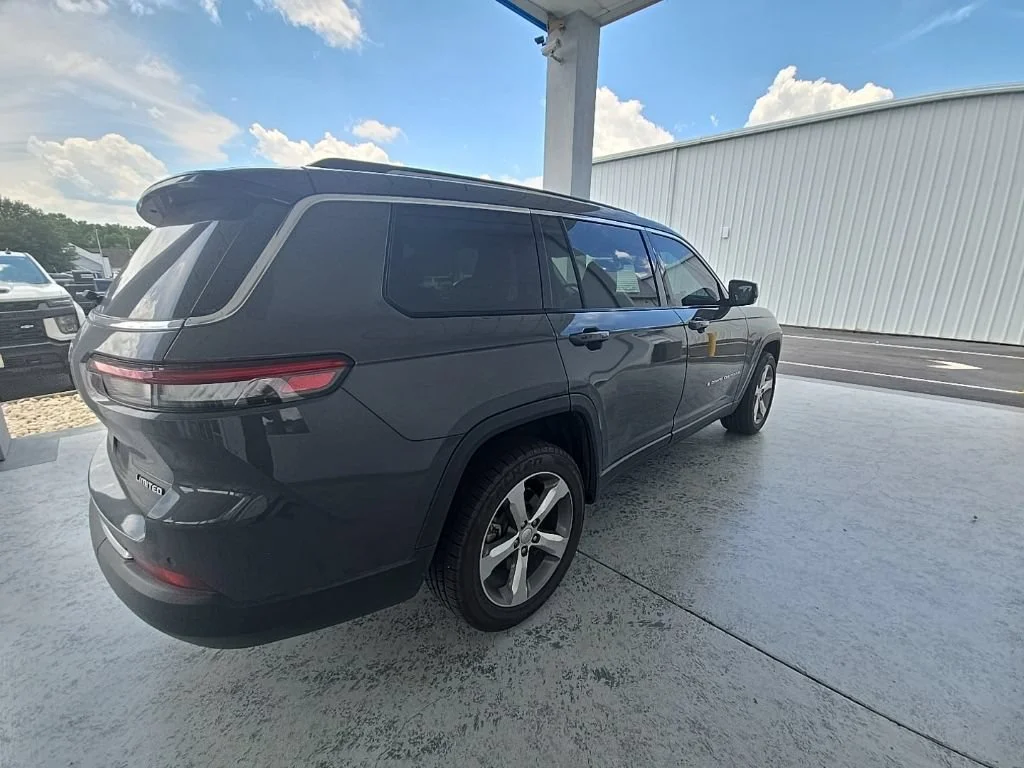 Used 2022 Baltic Gray Metallic Clearcoat Jeep Limited image 15