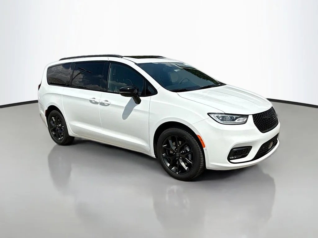 New 2026 Bright White Clearcoat Chrysler Limited image 2