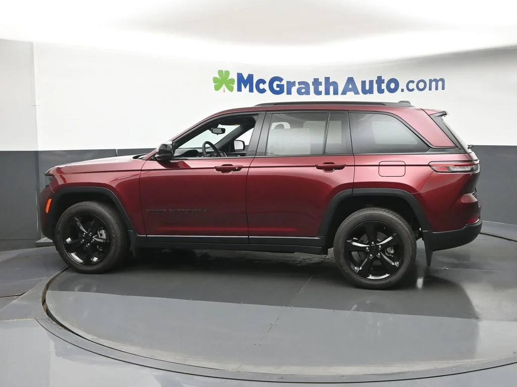 Used 2024 Red Jeep Altitude X image 22