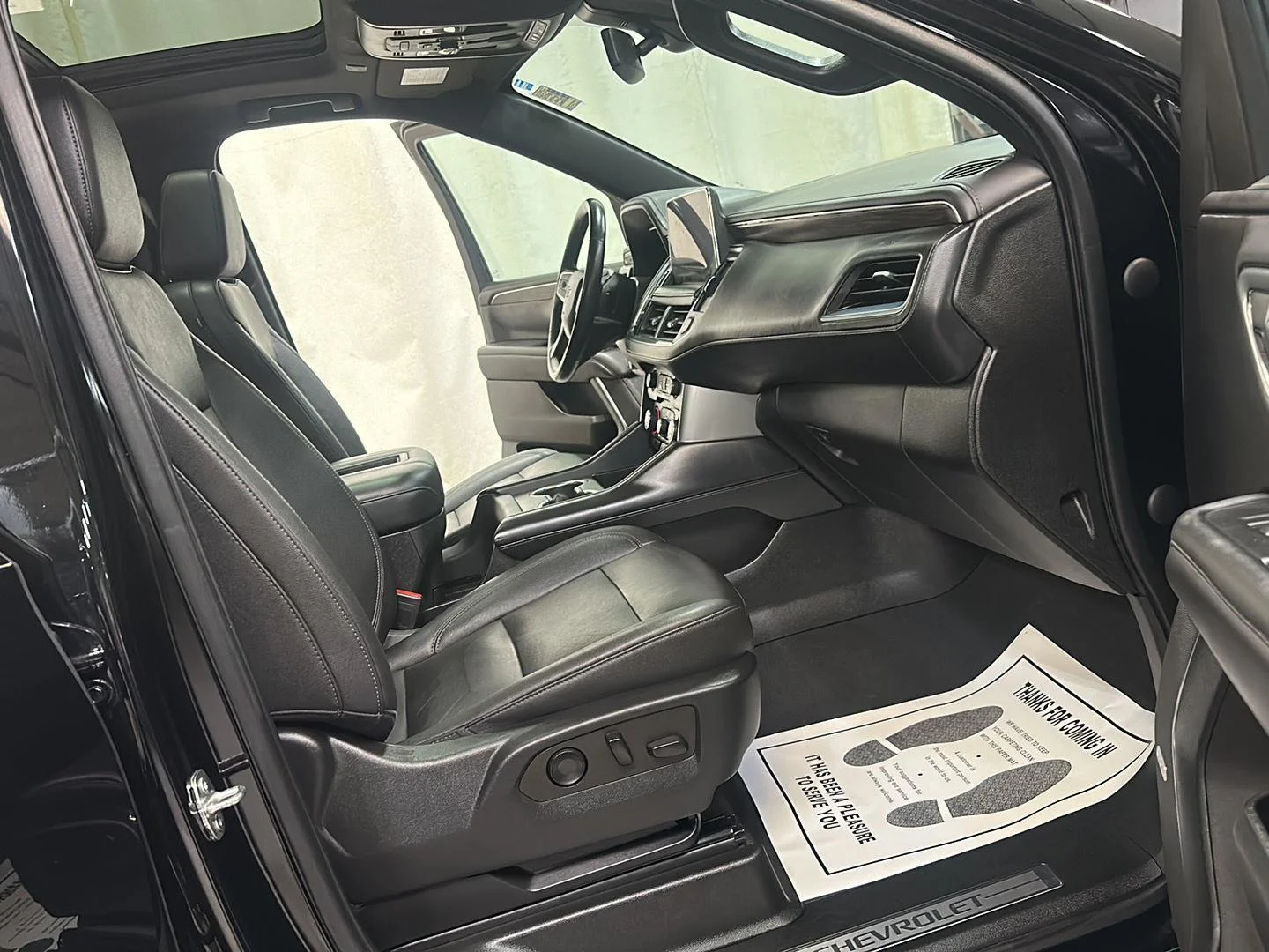 Used 2022 Black Chevrolet Z71 image 27