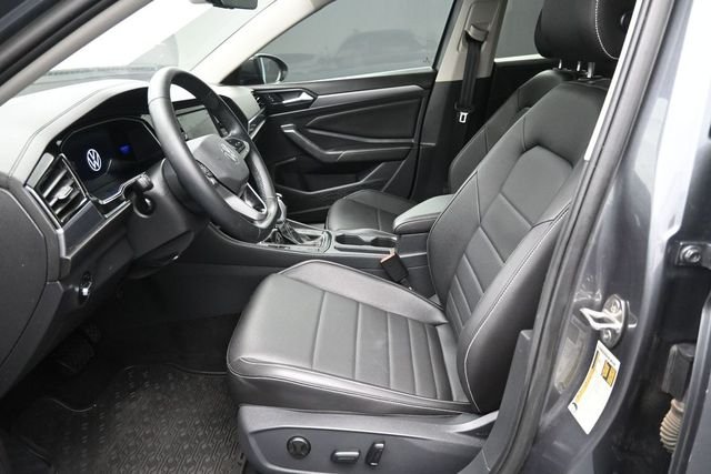 Used 2023 Platinum Gray Metallic Volkswagen 1.5T SE image 21