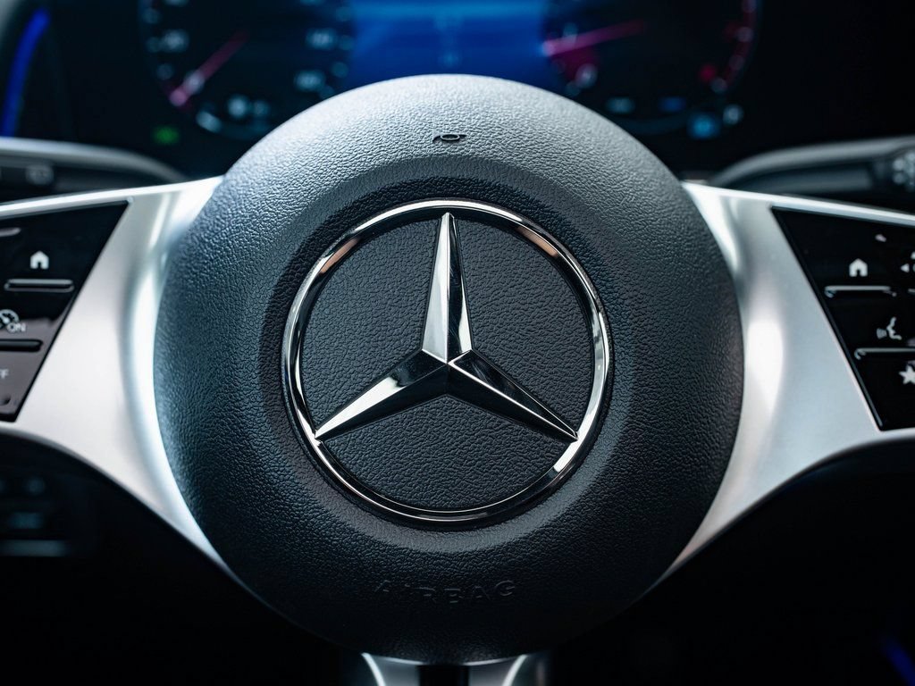 Used 2026 Mountain Gray Metallic Mercedes-Benz GLB 250 image 27