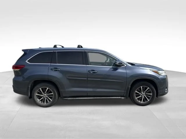 Used 2018 Blue Toyota XLE image 2