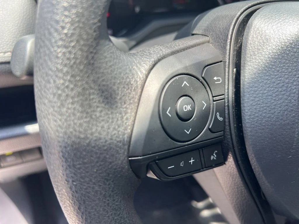 Used 2025  Toyota XLE image 45