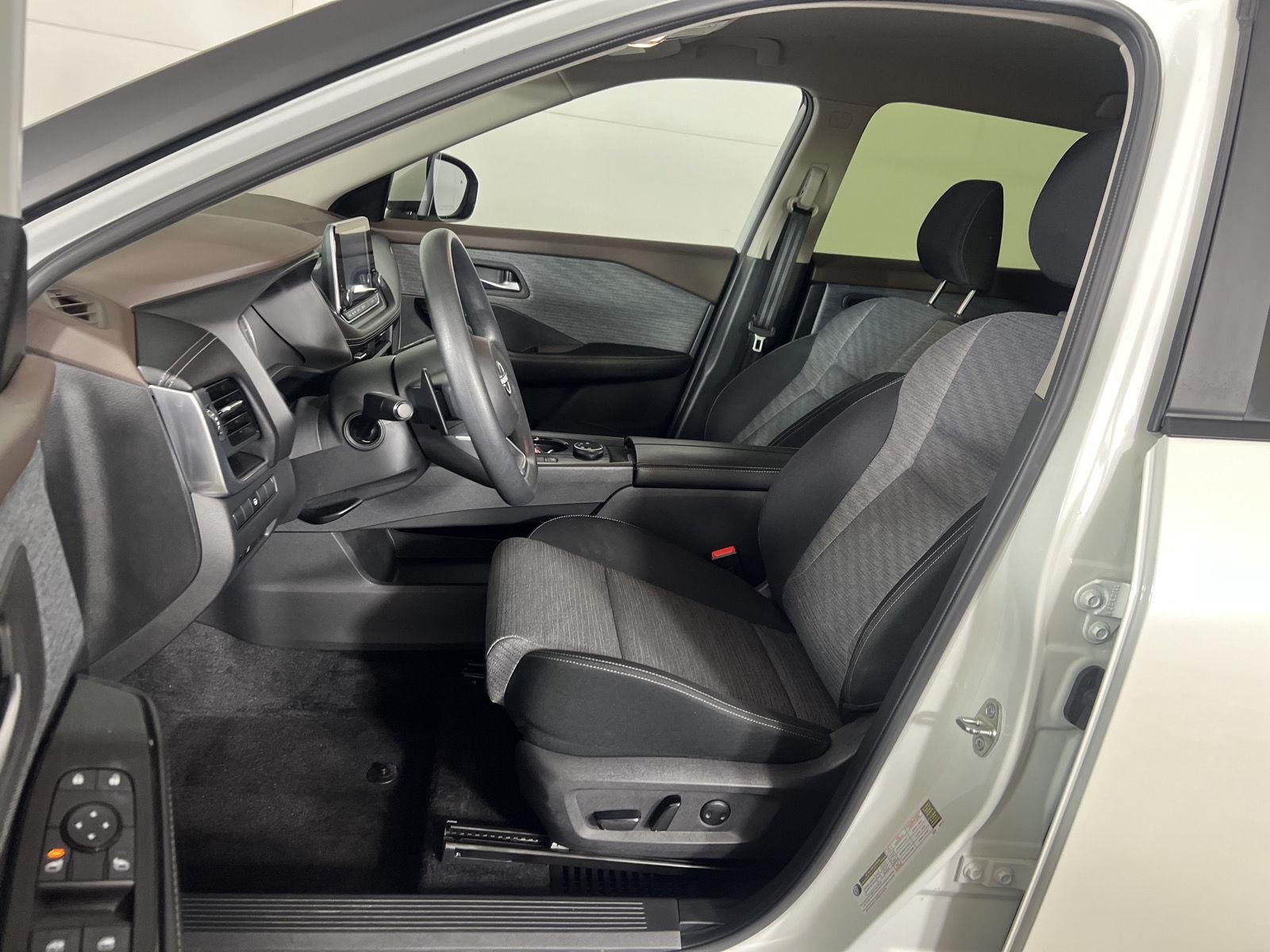 Used 2023 Pearl White Tricoat Nissan SV image 13