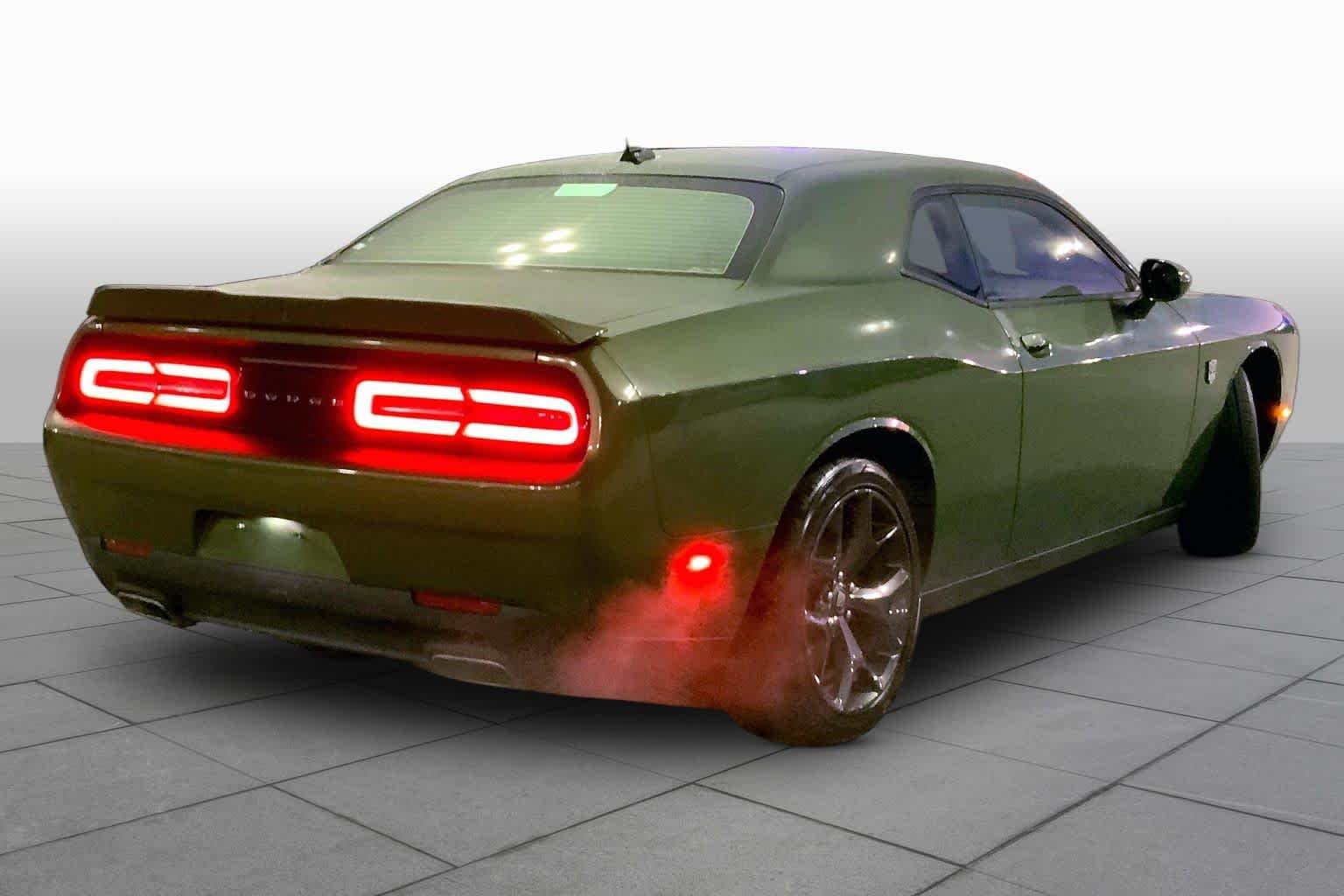 Used 2019 F8 Green Dodge SXT image 11