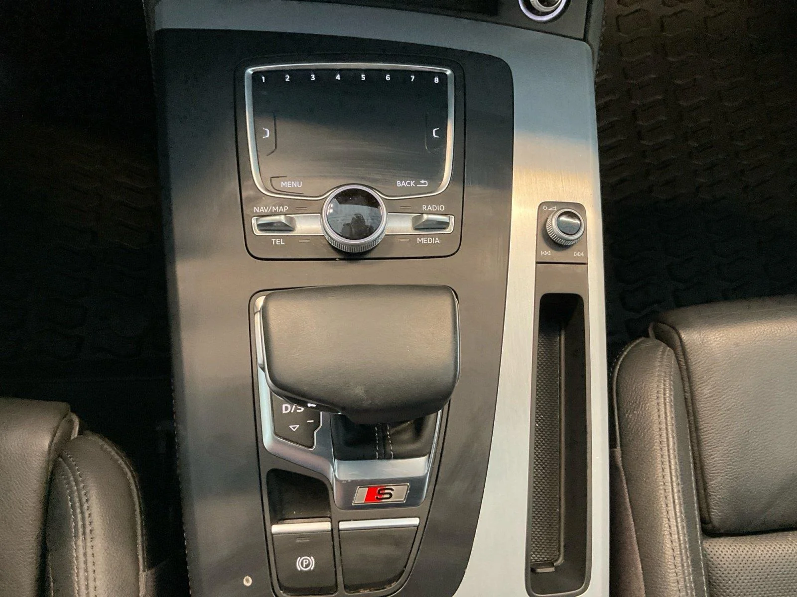 Used 2018 Daytona Gray Pearl Effect Audi Prestige image 22