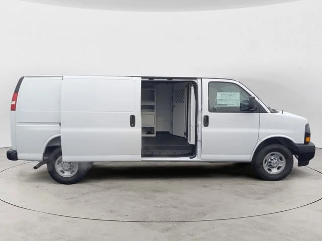 New 2025 Summit White Chevrolet WT image 6
