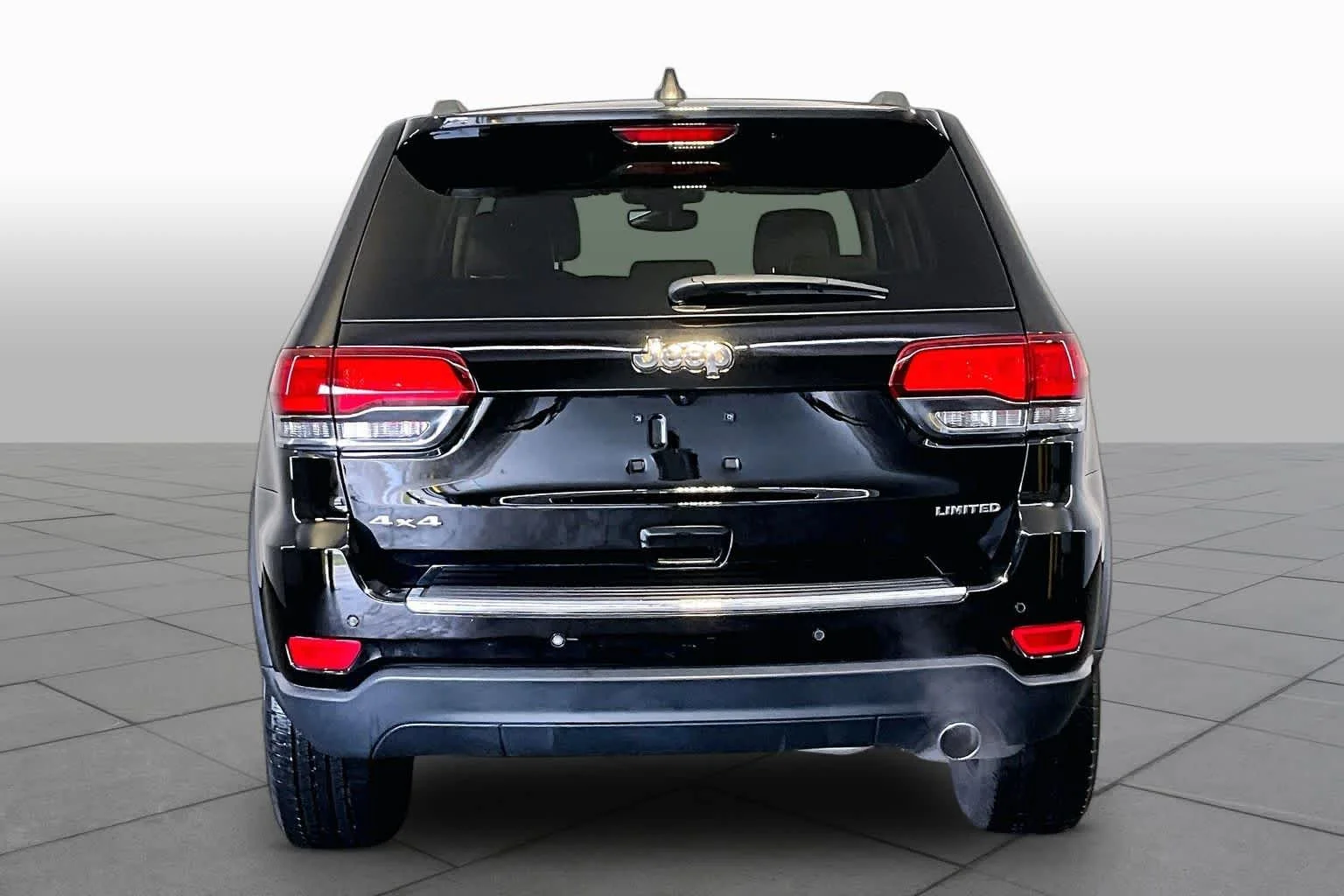 Used 2020 Diamond Black Crystal Pearlcoat Jeep Limited image 5