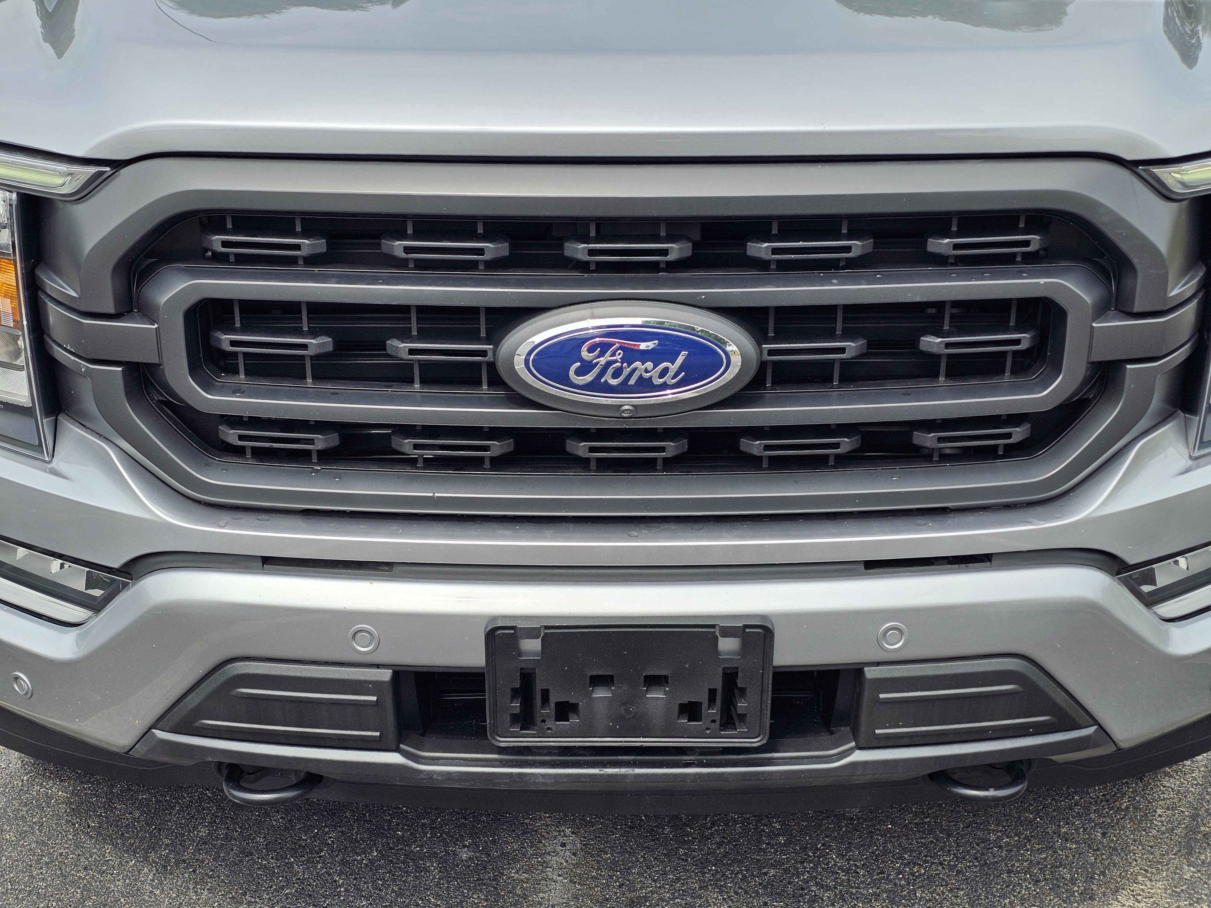Used 2023 Gray Ford XLT image 3