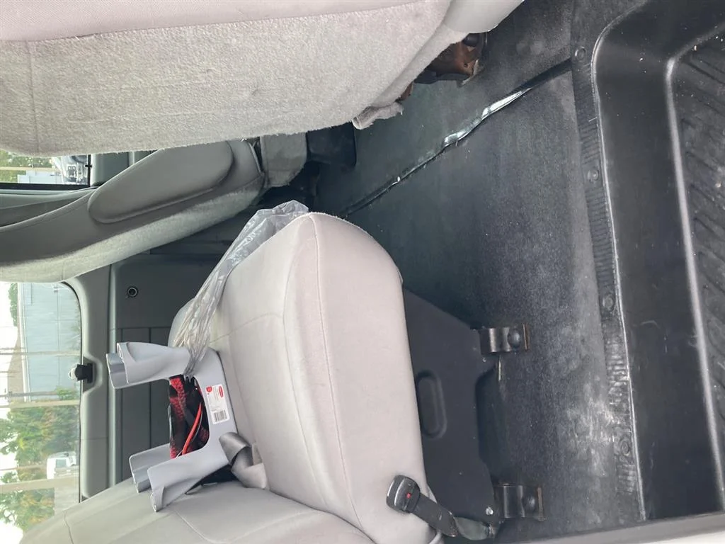 Used 2006  Ford Chateau image 4