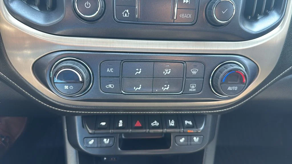 Used 2022 Gray GMC Denali image 23