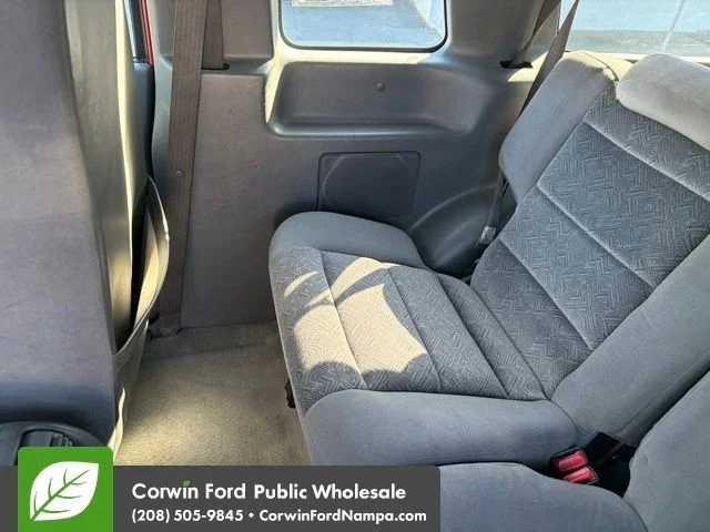 Used 2002 Red Ford Base image 27