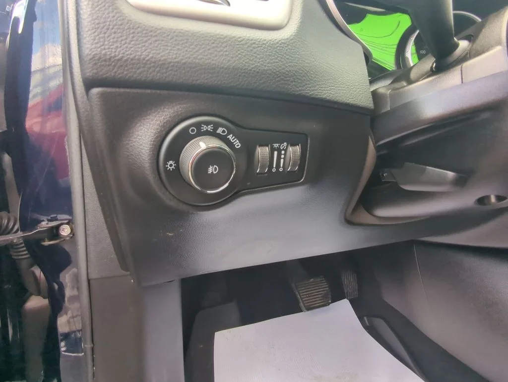 Used 2021 Blue Jeep Latitude image 14