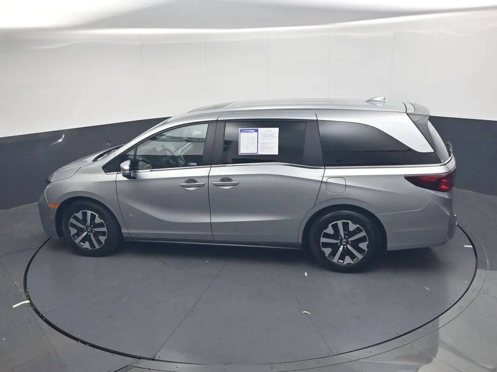 Used 2025 Solar Silver Metallic Honda EX-L image 35