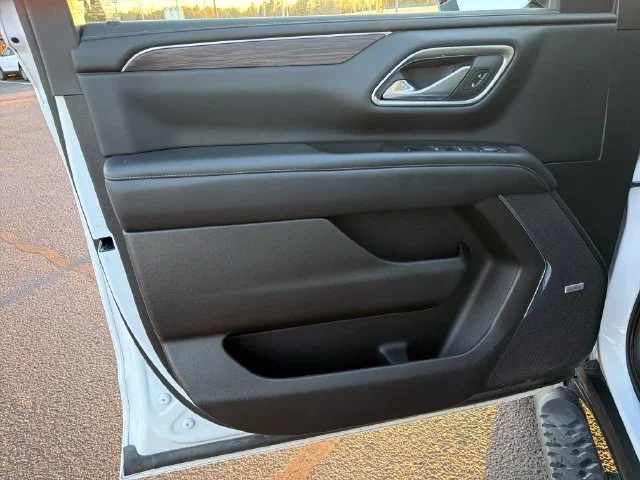 Used 2021 SUMMIT WHITE Chevrolet Z71 image 17