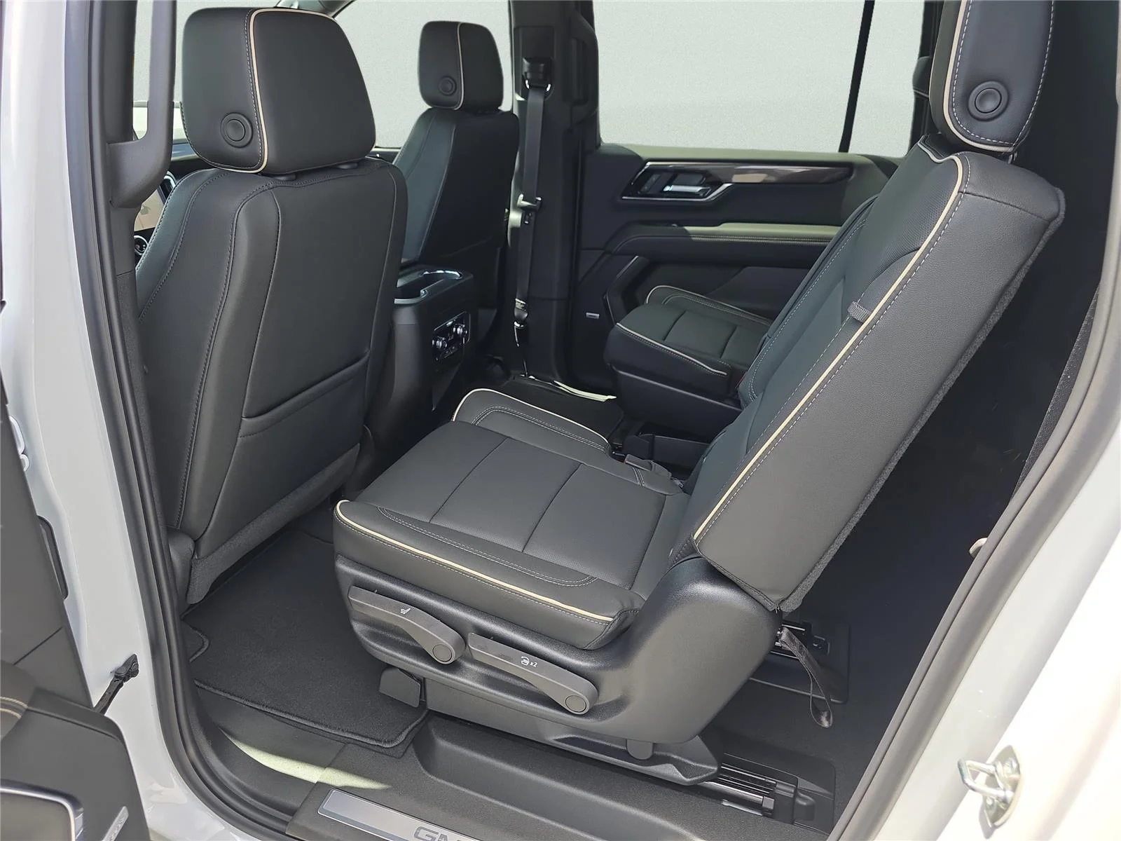 New 2026 Summit White GMC Elevation image 22