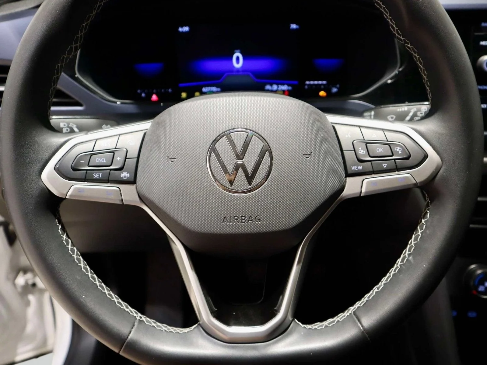 Used 2022 Pure White Volkswagen SE image 26