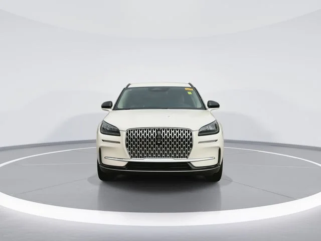 Used 2026 White Lincoln Premiere image 3