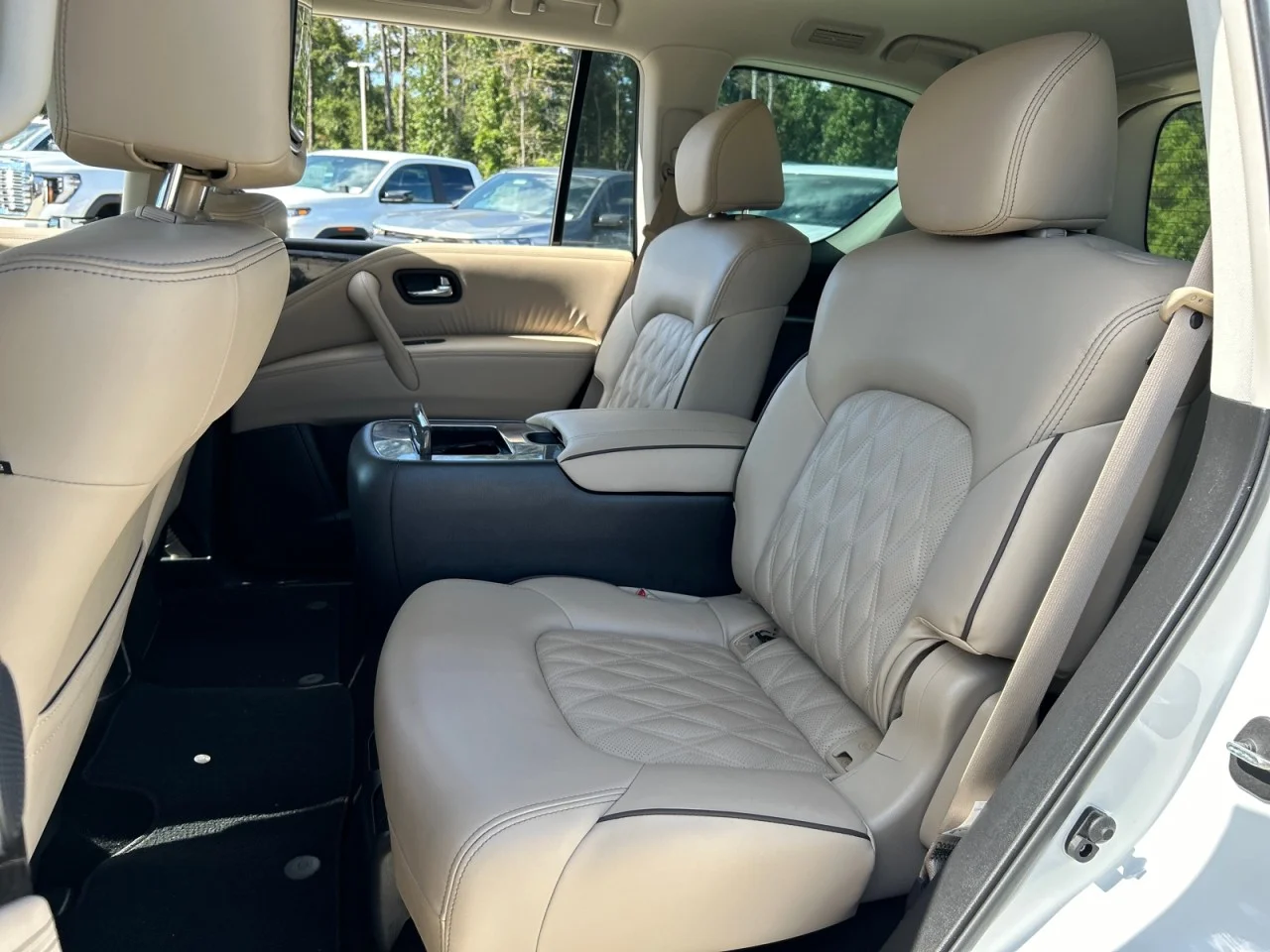 Used 2023 White Nissan Platinum image 21