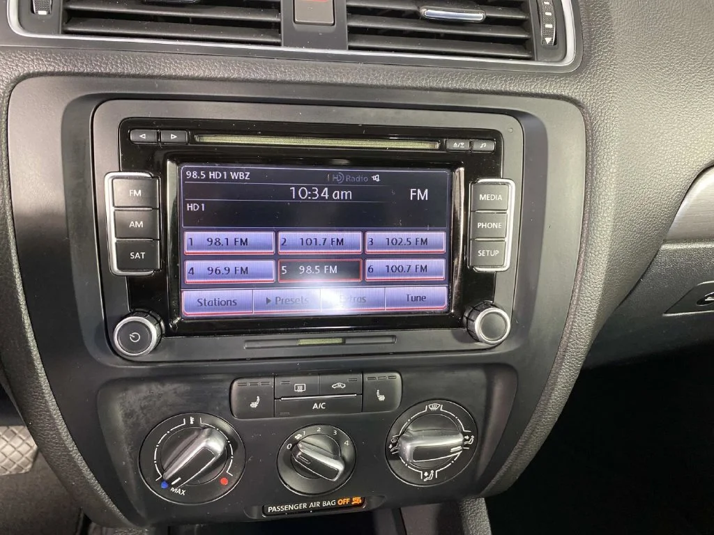 Used 2014 Black Uni Volkswagen 2.0L TDI image 17