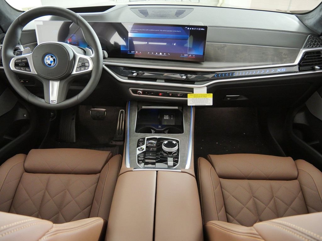 New 2026 Carbon Black Metallic BMW xDrive50e image 5