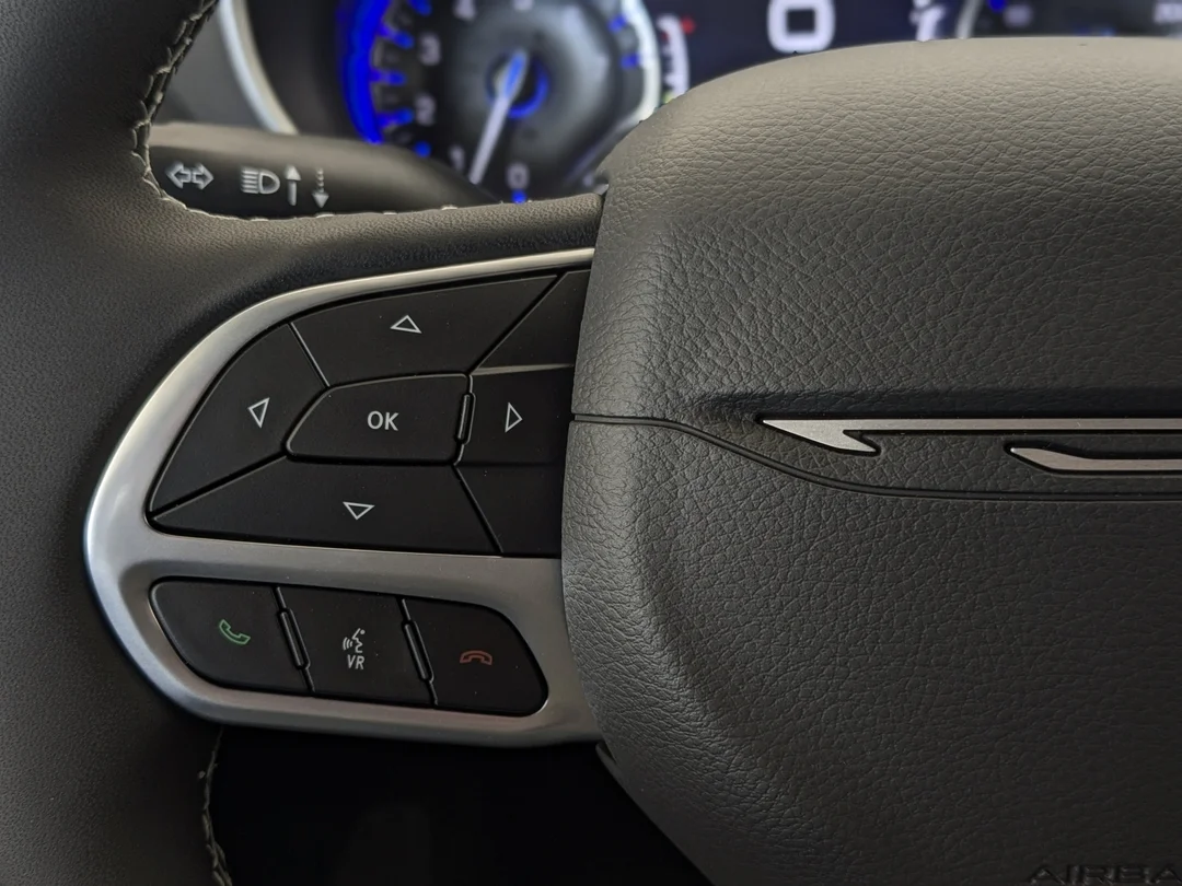 New 2027 Black Chrysler Select - - AWD - 3.6L Pentastar V6 - Adaptive Cruise Control - Blind Spot Monitor & More! image 17