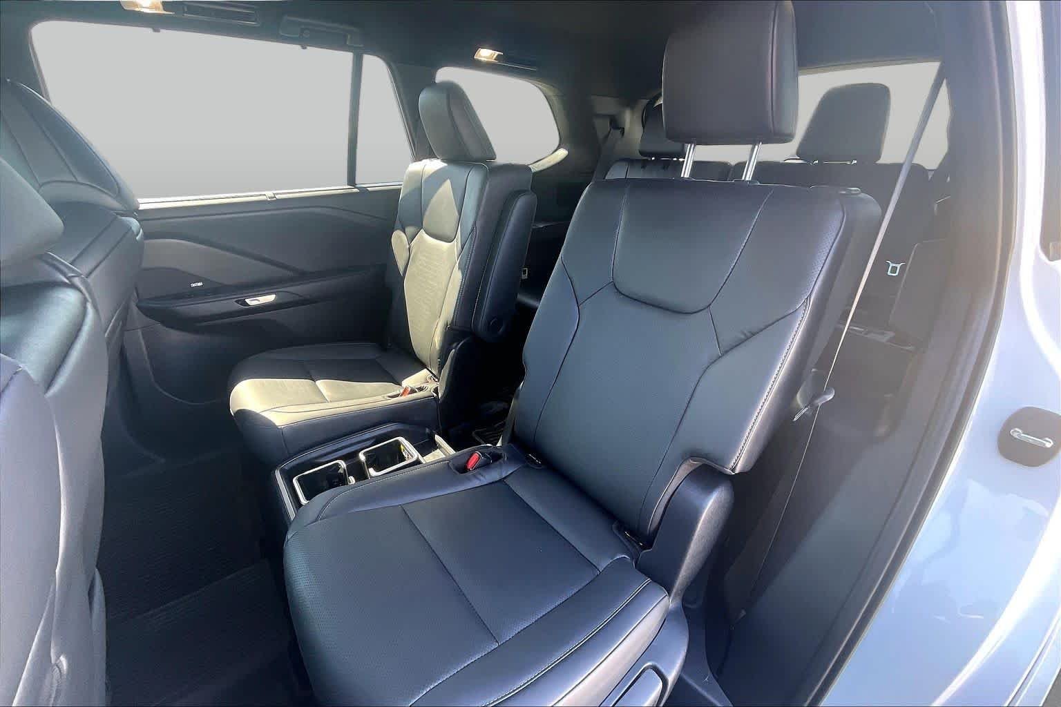 Certified Used 2025 Wind Chill Pearl Lexus F SPORT Premium image 19