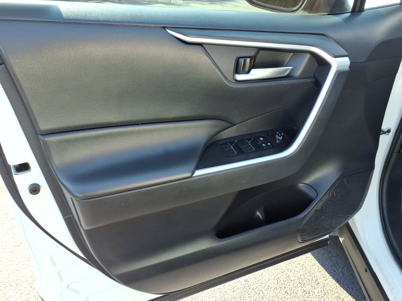 Used 2024 Ice Cap Toyota XLE image 16