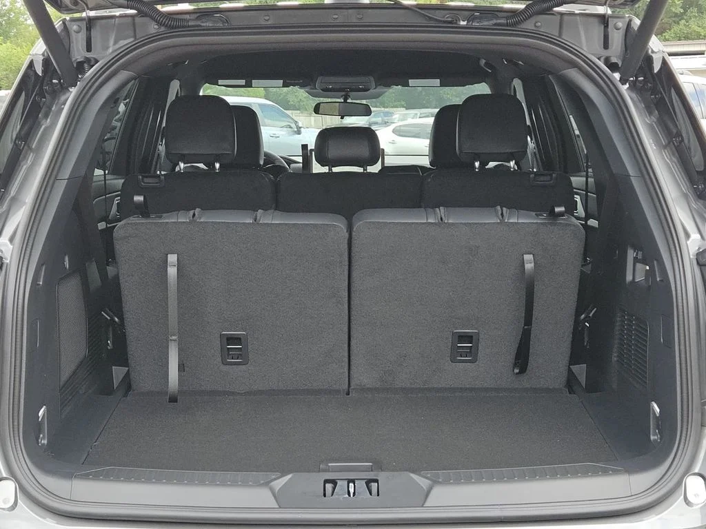 New 2026 Carbonized Gray Metallic Ford ST-Line image 10