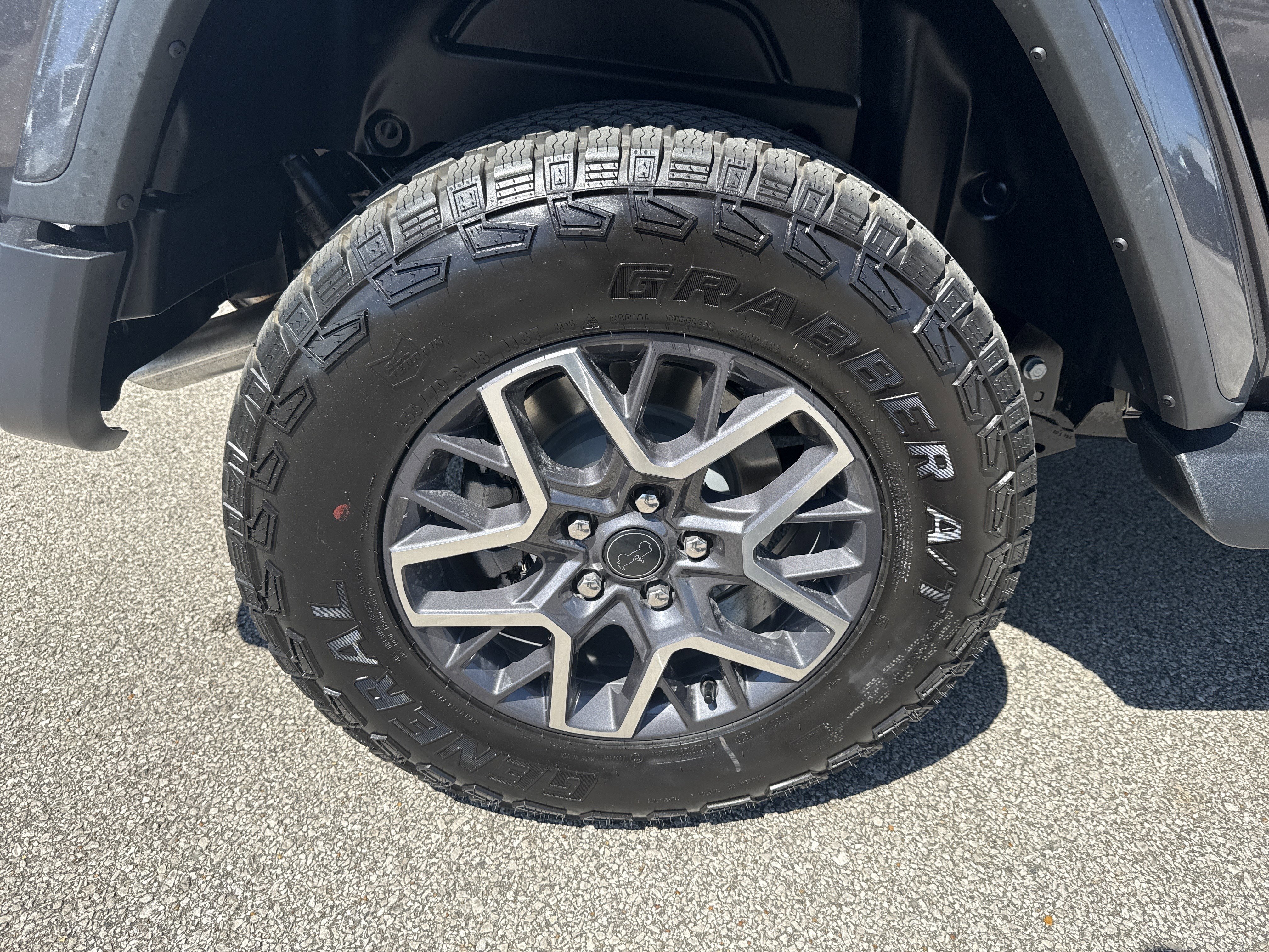 New 2026 Granite Crystal Metallic Clear-Coat Exterior Paint Jeep Sahara image 17