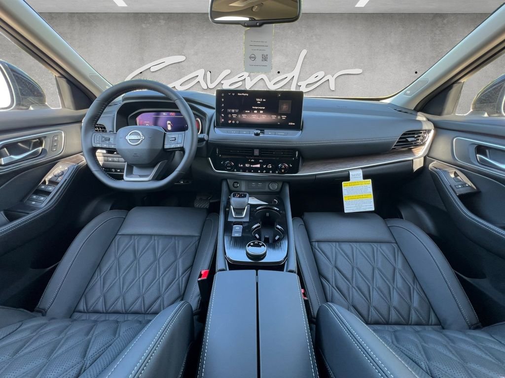 New 2026 Champagne Silver Metallic / Super Black Two-tone Nissan Platinum image 21