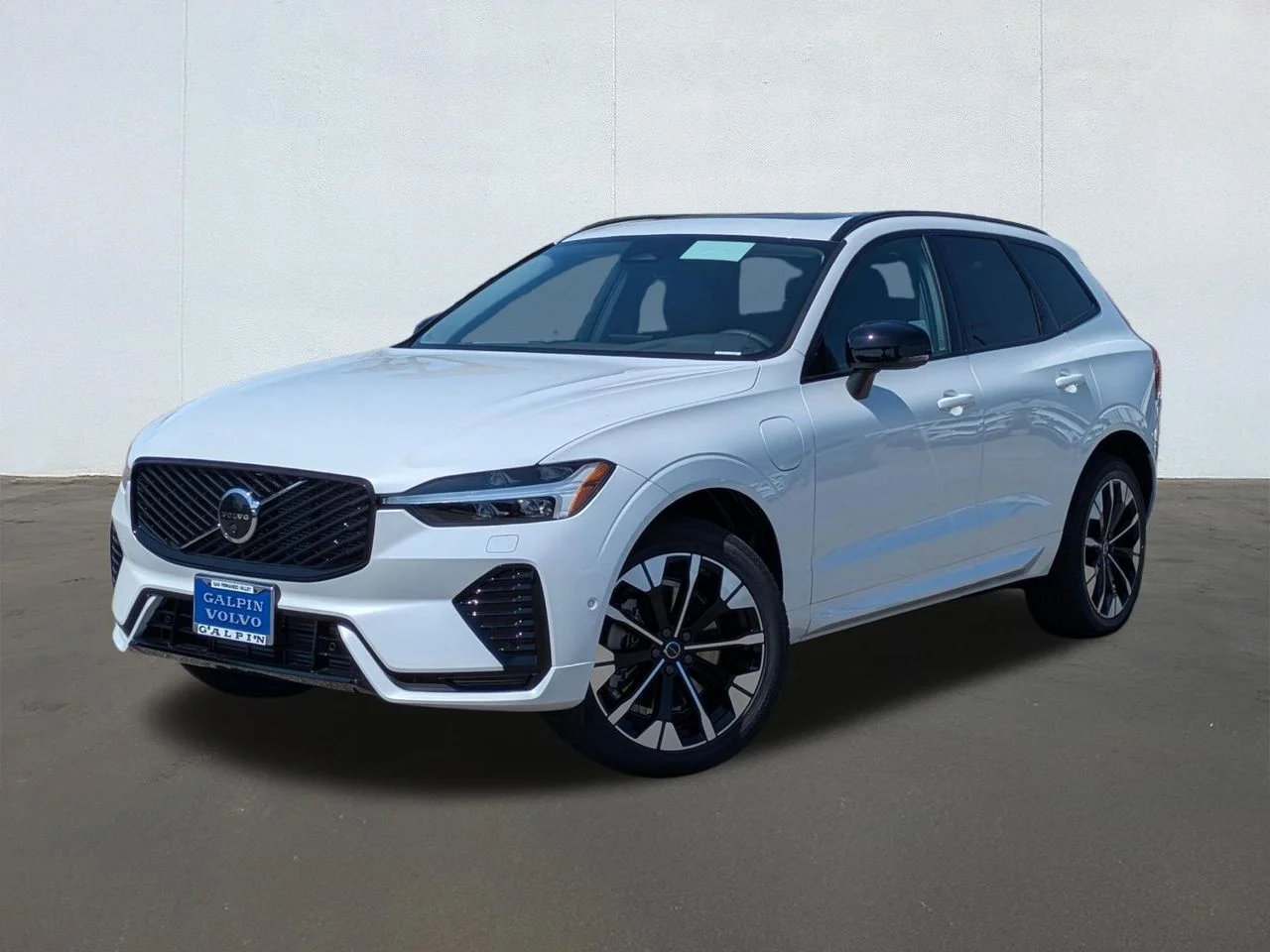 2026 Volvo XC60 T8 Plus Dark AWD's photo