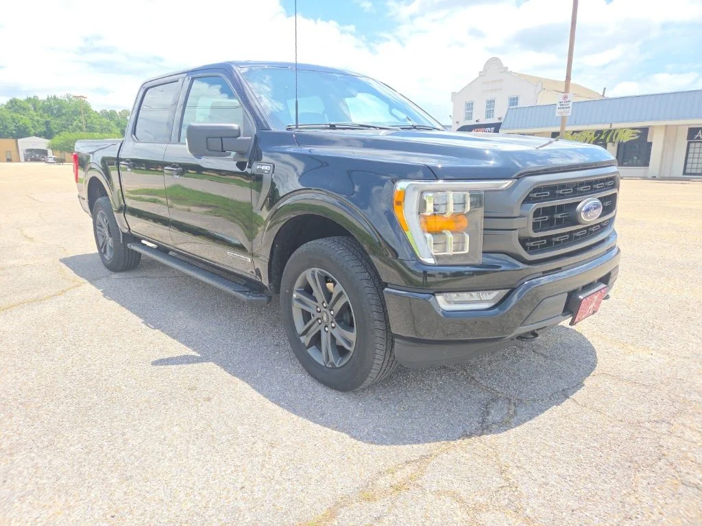 Used 2023 Black Ford XLT image 12
