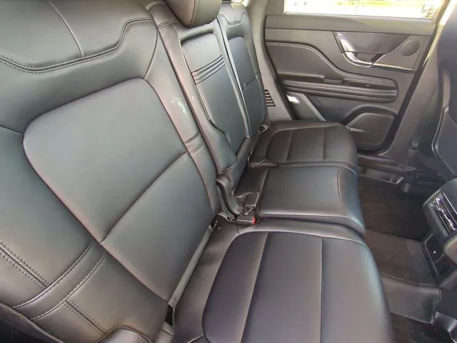 Used 2023 Gray Lincoln Standard image 33