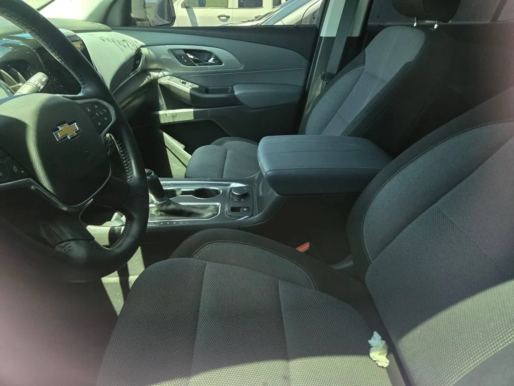 Used 2020 SUMMIT WHITE Chevrolet LT Cloth image 3