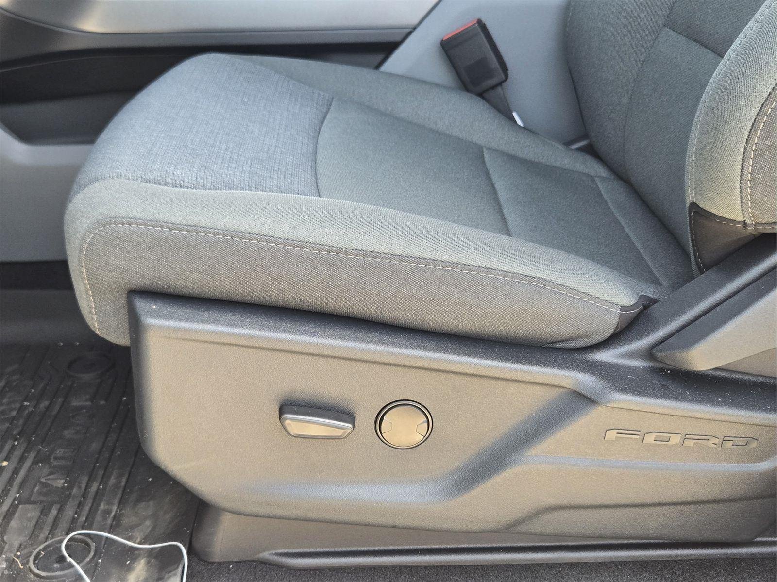 New 2026 Agate Black Metallic Ford XLT image 16