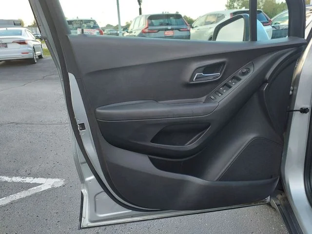 Used 2017 Silver Chevrolet LT image 21