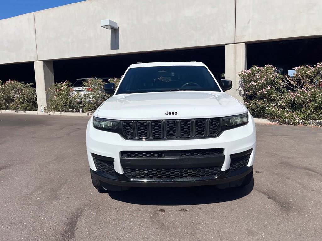 Used 2023 White Jeep Altitude image 3