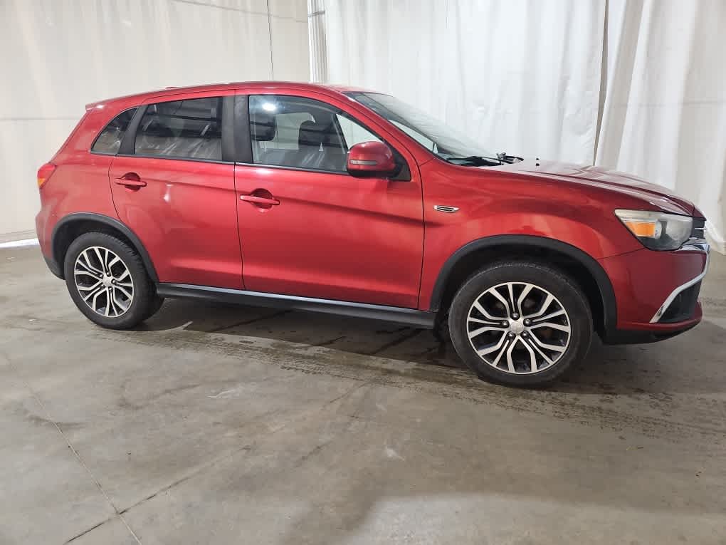 Used 2019 Rally Red Metallic Mitsubishi ES 2.0 image 3