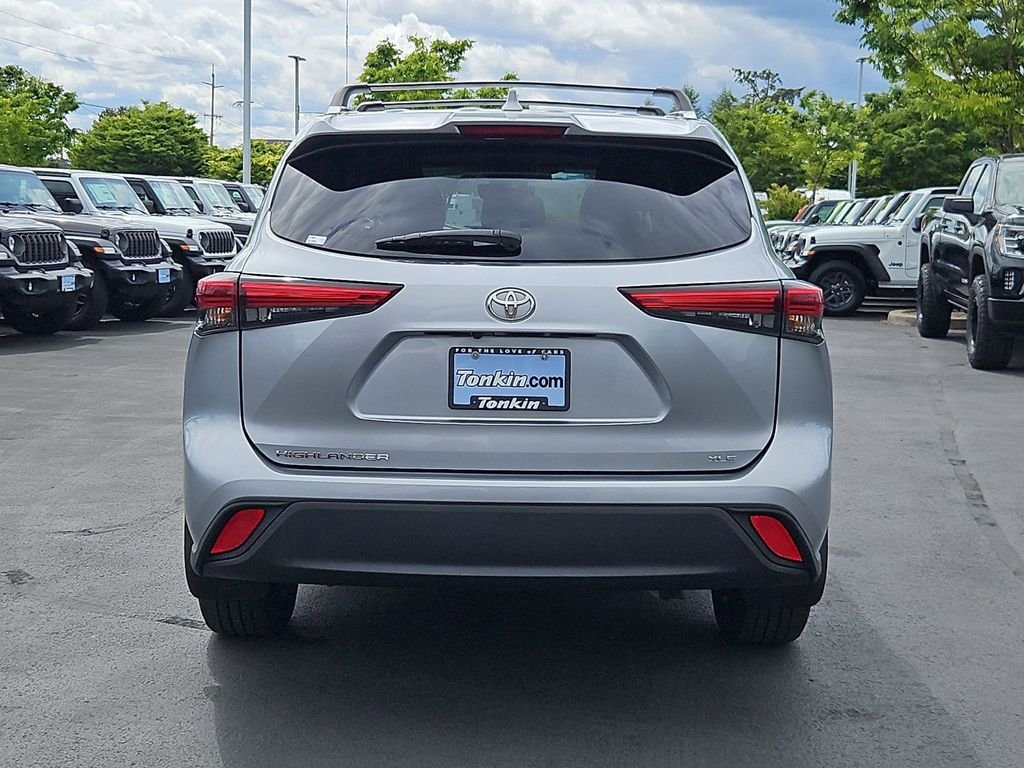 Used 2022 Silver Toyota XLE image 5