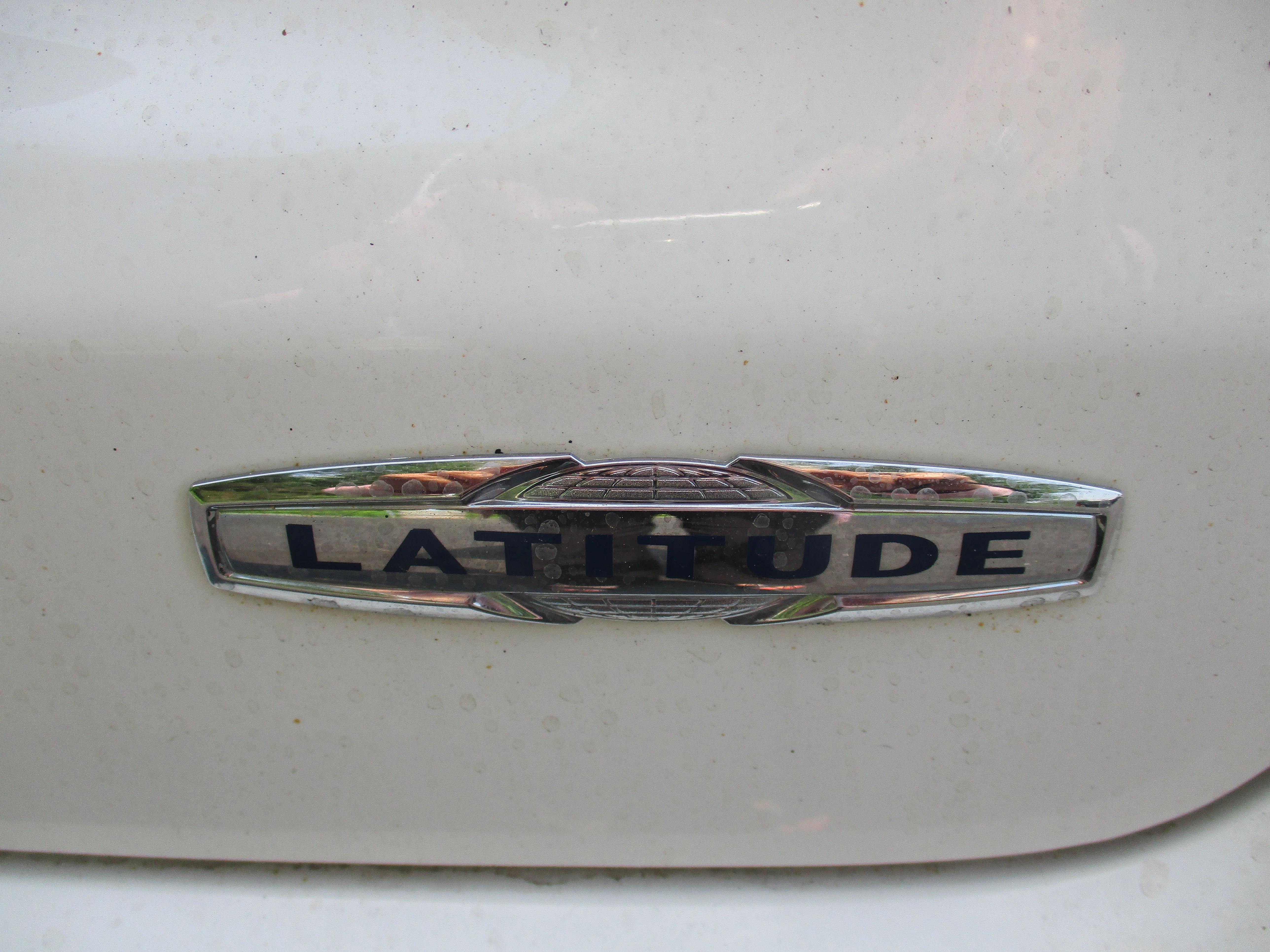 Used 2020 White Clearcoat Jeep Latitude image 55