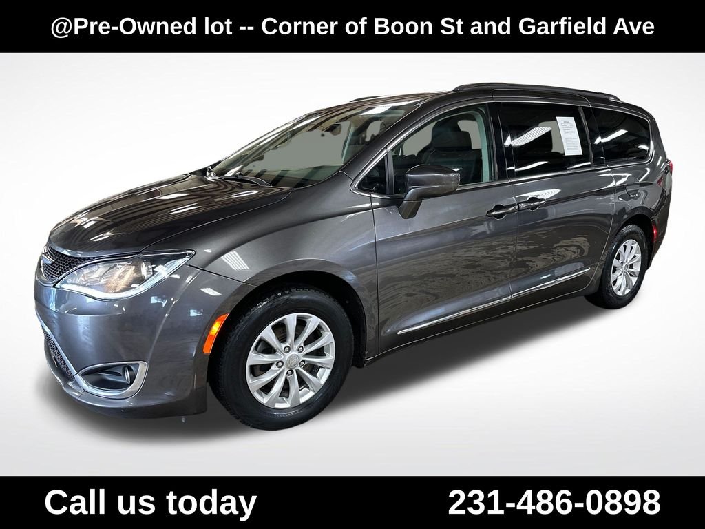 Used 2018 Gray Chrysler Touring L image 1
