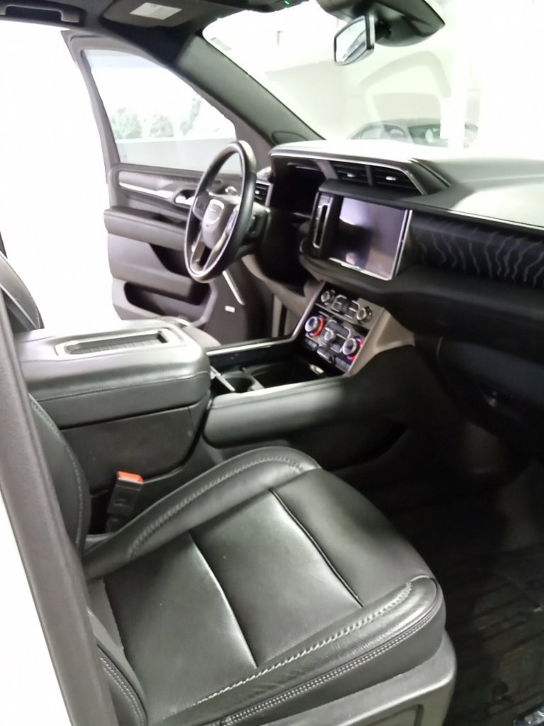 Used 2023 White Frost Tricoat GMC Denali image 17