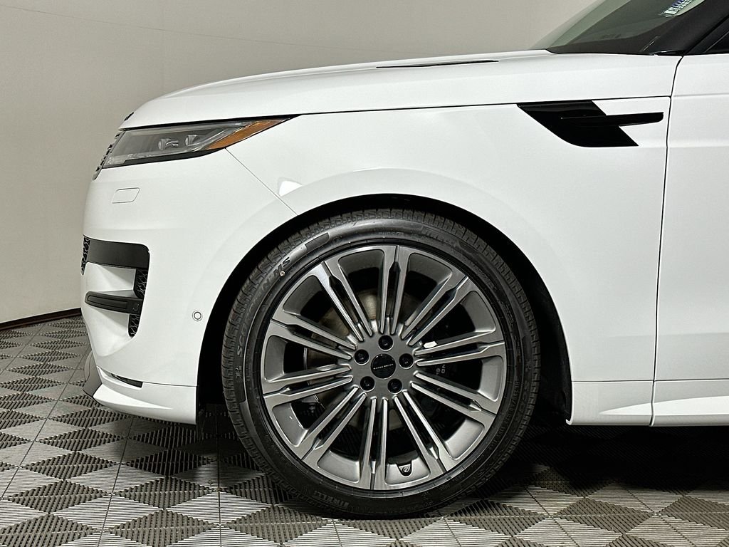 New 2026 Fuji White Land Rover Dynamic SE image 9