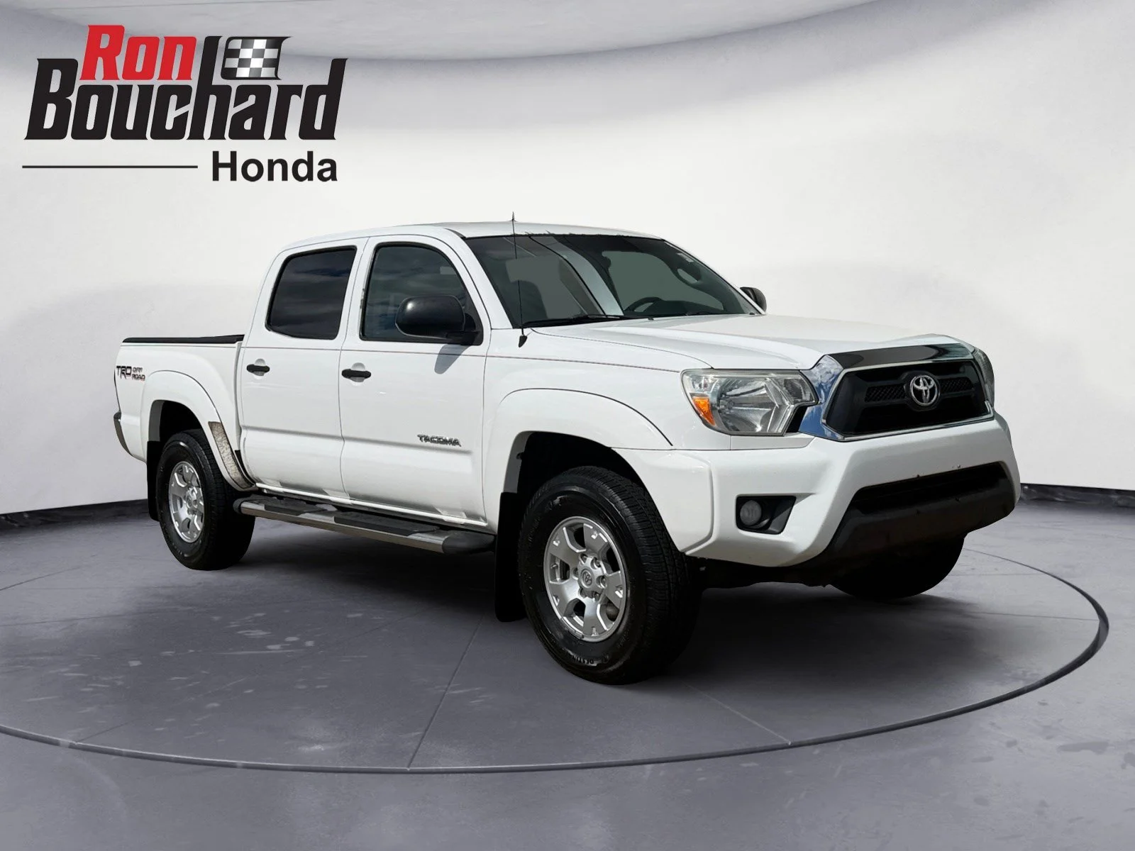 Used 2014 Super White Toyota Base image 1