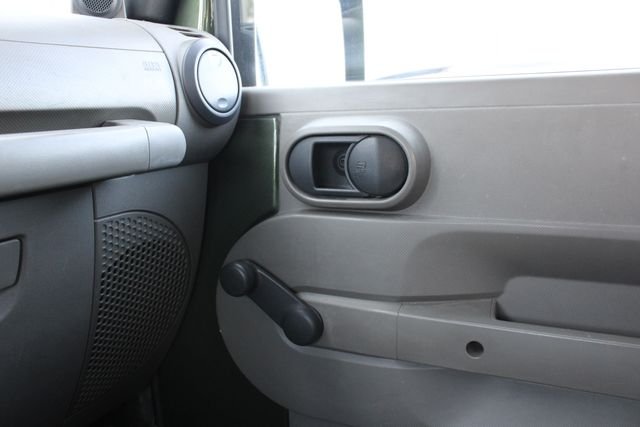 Used 2009 Green Jeep X image 16