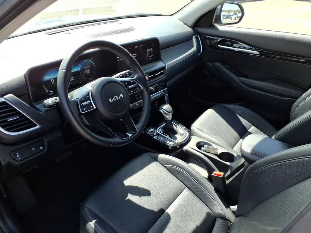 Used 2024 Blue Kia EX image 18