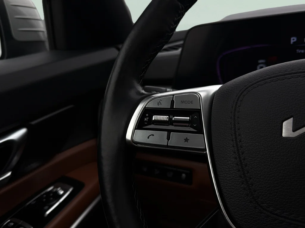 Used 2024 Wolf Gray Kia EX X-Line image 16